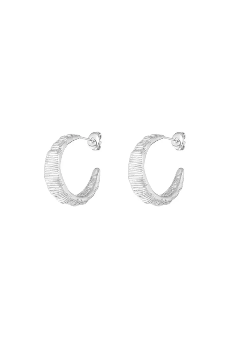 Yehwang Textured Hoops oorbellen | Zilver 1 Yehwang Yehwang Textured Hoops oorbellen | Zilver