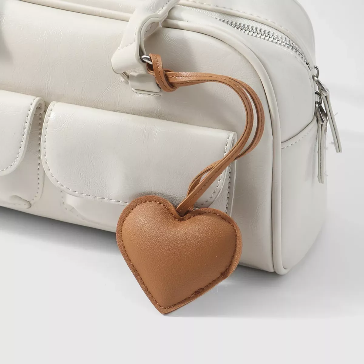 Manoon Effen hart tas hanger | Zwart 2 Manoon Manoon Effen hart tas hanger | Zwart