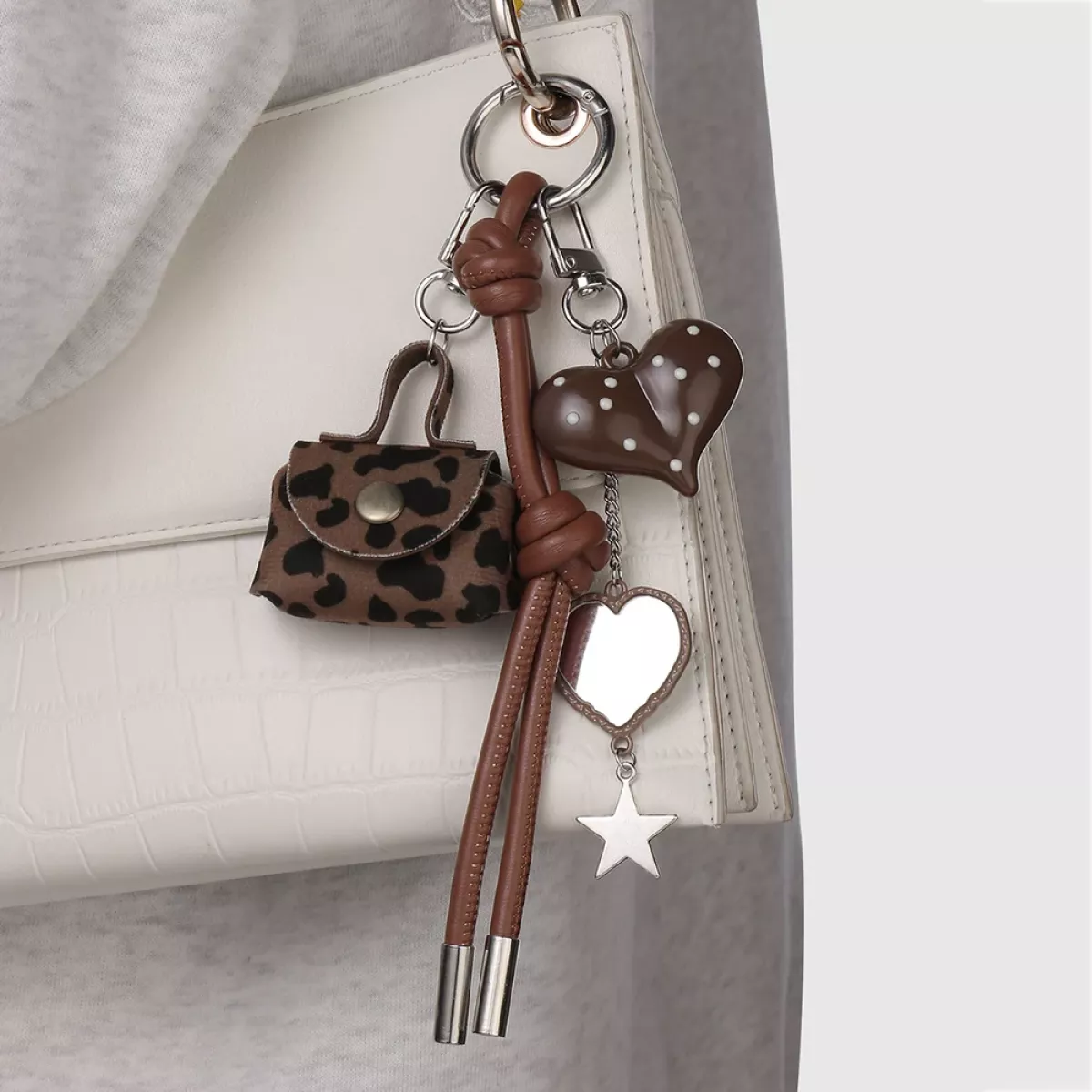 Manoon Hart luipaardprint tasbedel | Bruin 2 Manoon Manoon Hart luipaardprint tasbedel | Bruin