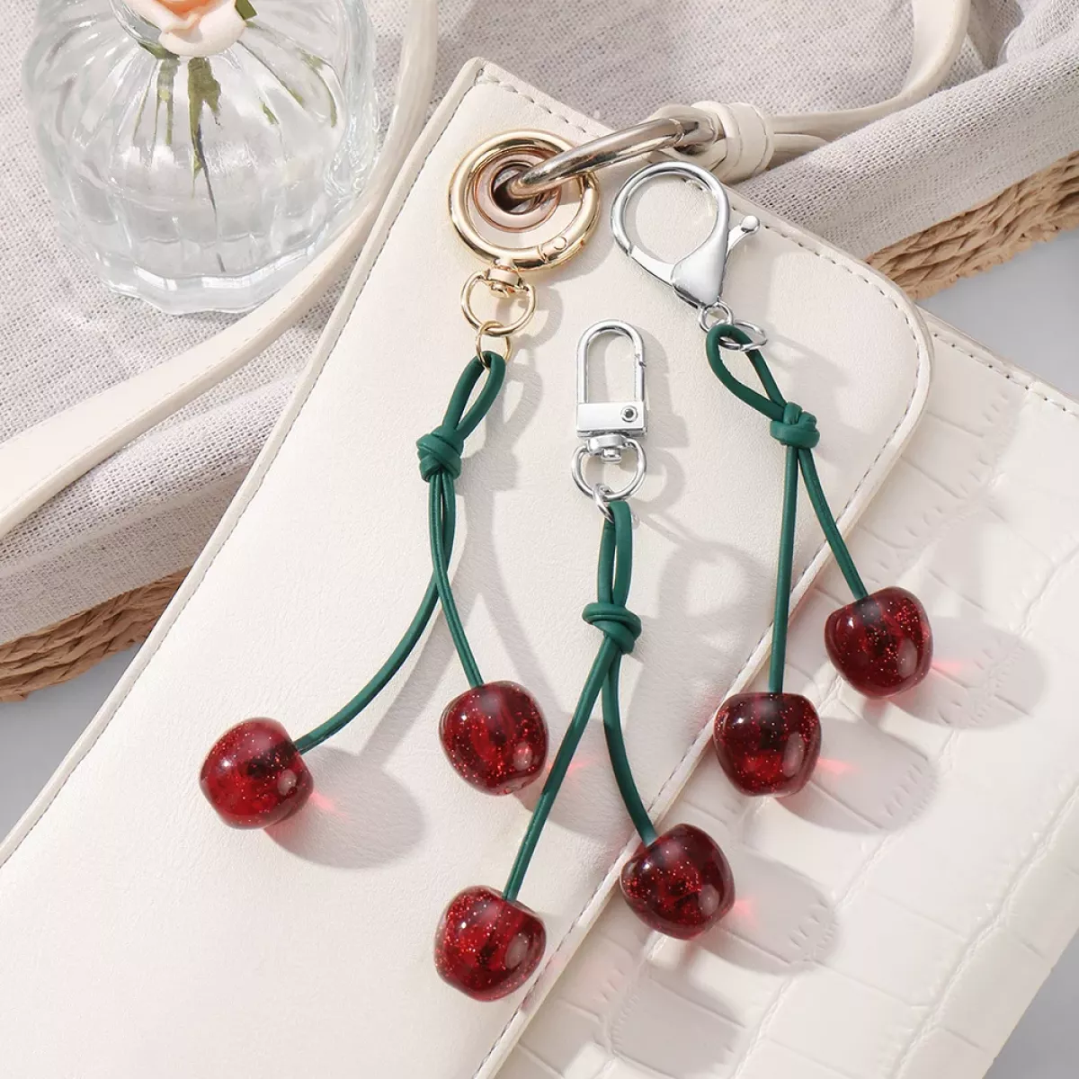 Manoon Kersen tas bedeltjes | Zilver 2 Manoon Manoon Kersen tas bedeltjes | Zilver