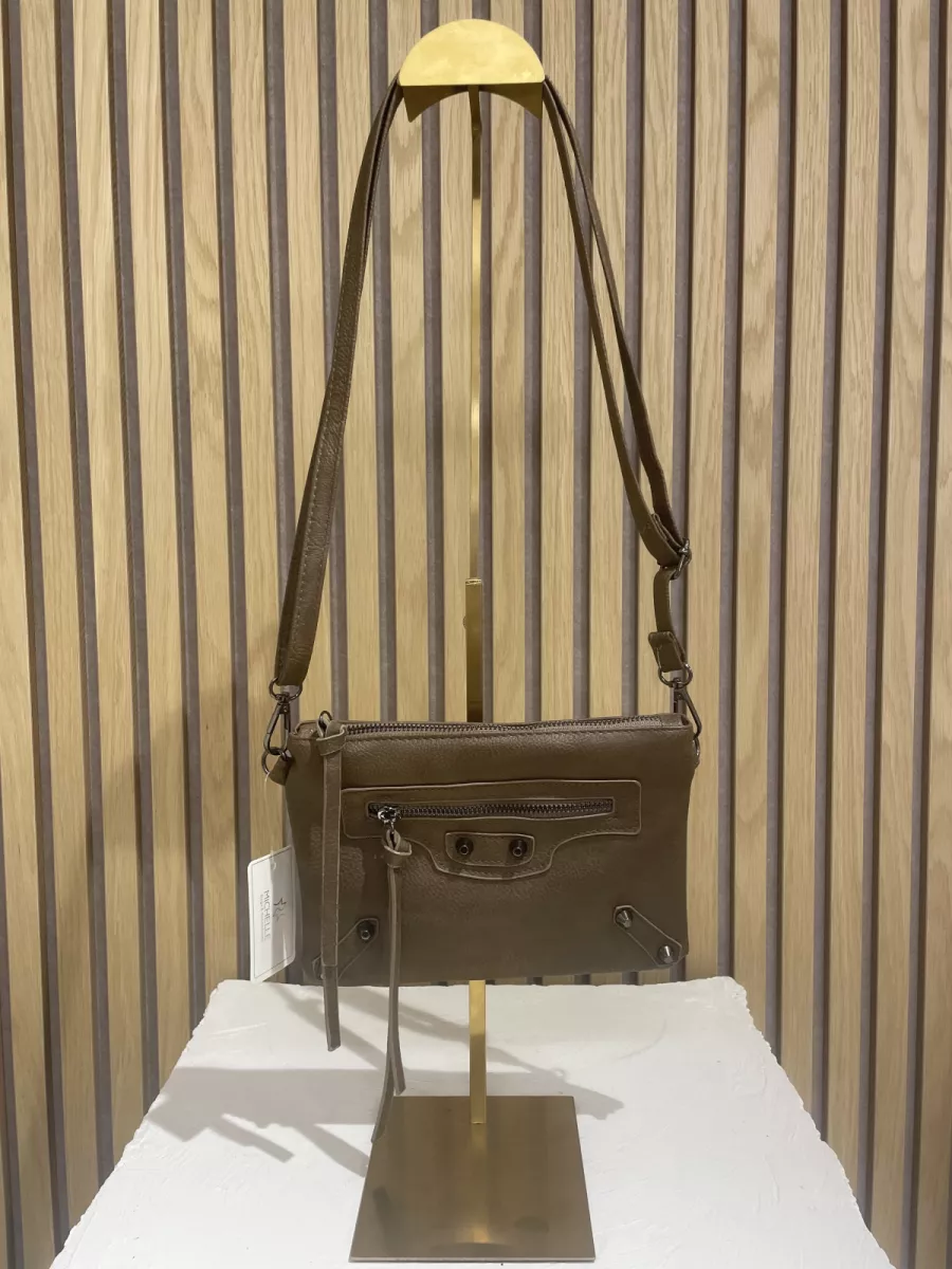 Michelle Stoer schoudertasje | Bruin 1 Michelle Michelle Stoer schoudertasje | Bruin