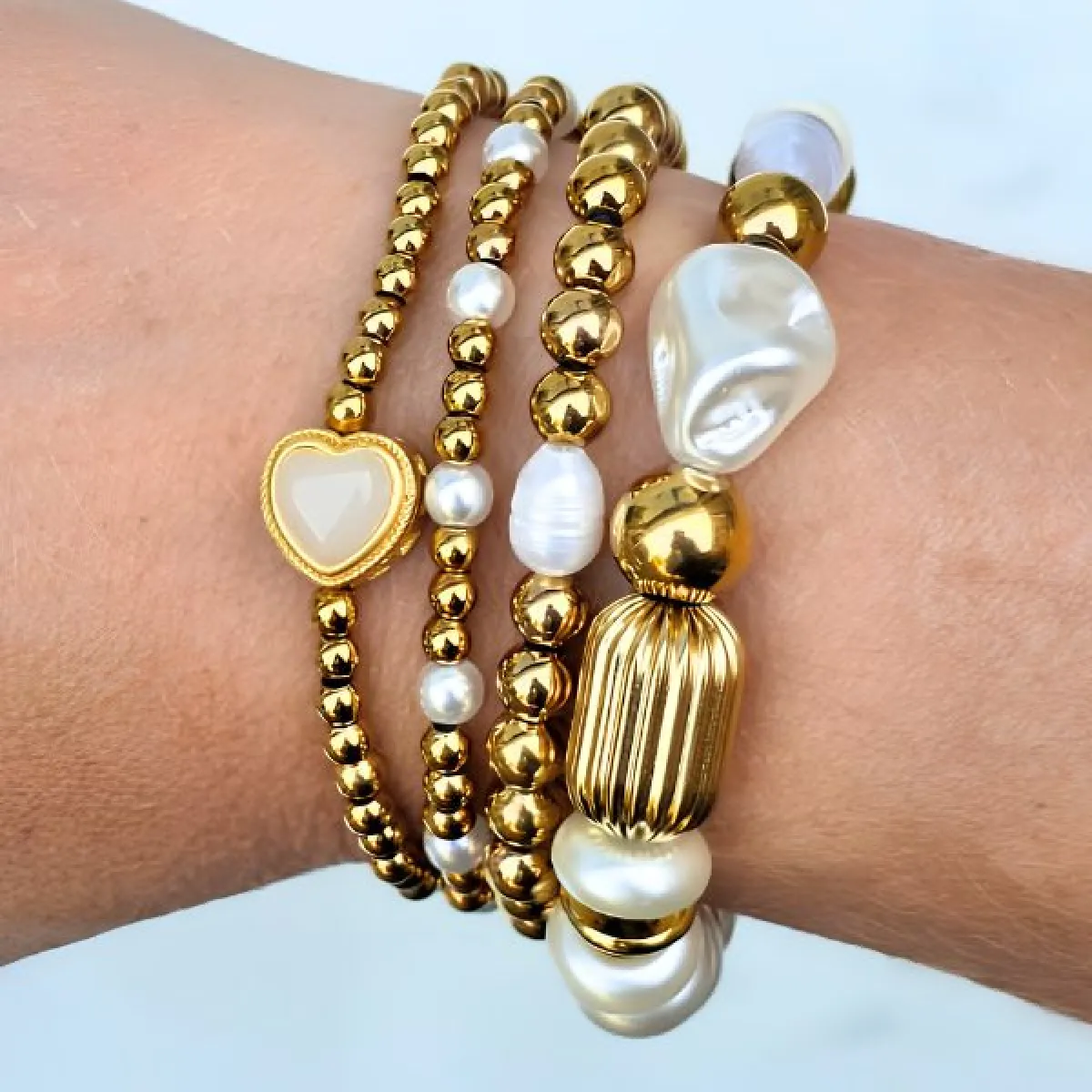 LabelSix Kralenarmband Amazing Pearls | Goud 2 LabelSix LabelSix Kralenarmband Amazing Pearls | Goud