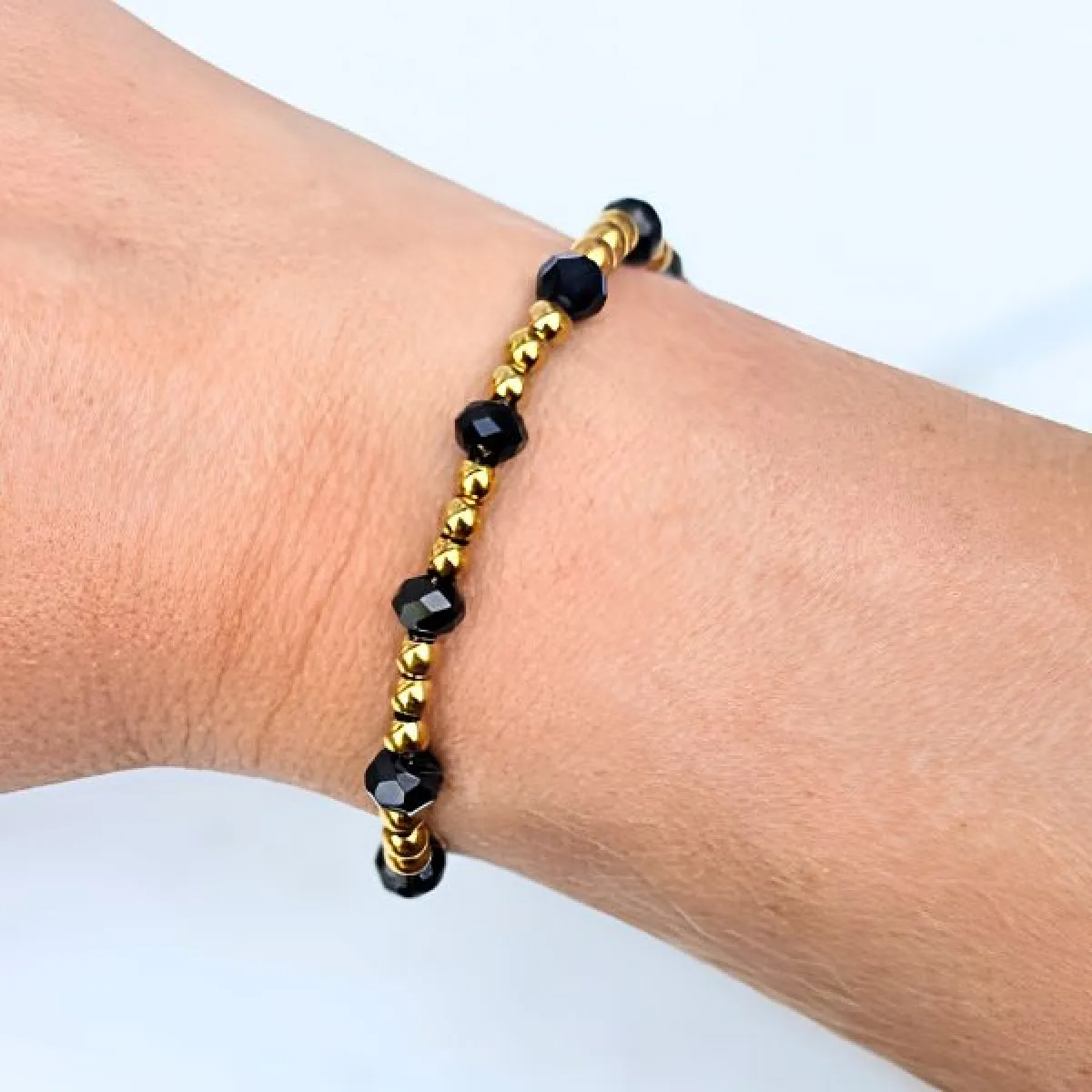 LabelSix Kralenarmband Black Facet | Goud 2 LabelSix LabelSix Kralenarmband Black Facet | Goud