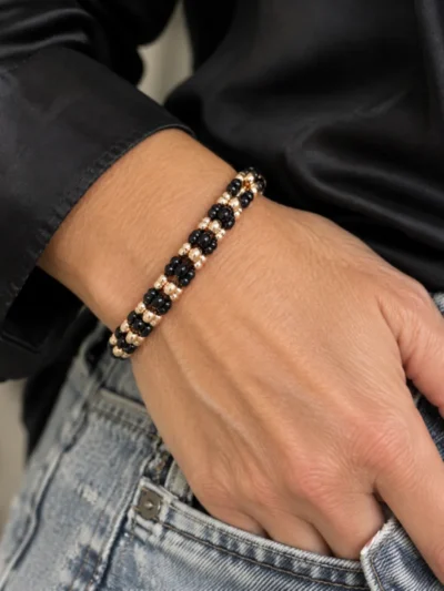 LabelSix LabelSix Kralenarmband black flower | Goud