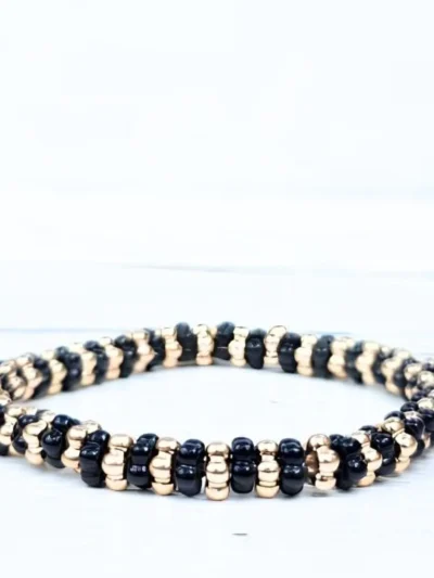 LabelSix LabelSix Kralenarmband black flower | Goud