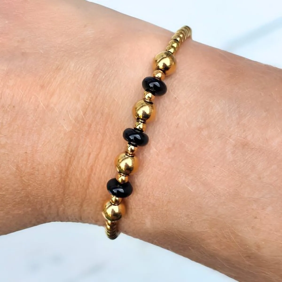 LabelSix Kralenarmband Triple Black | Goud 2 LabelSix LabelSix Kralenarmband Triple Black | Goud