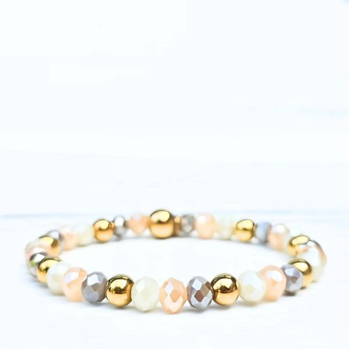 LabelSix Kralenarmband Triple Nude | Goud 1 LabelSix LabelSix Kralenarmband Triple Nude | Goud