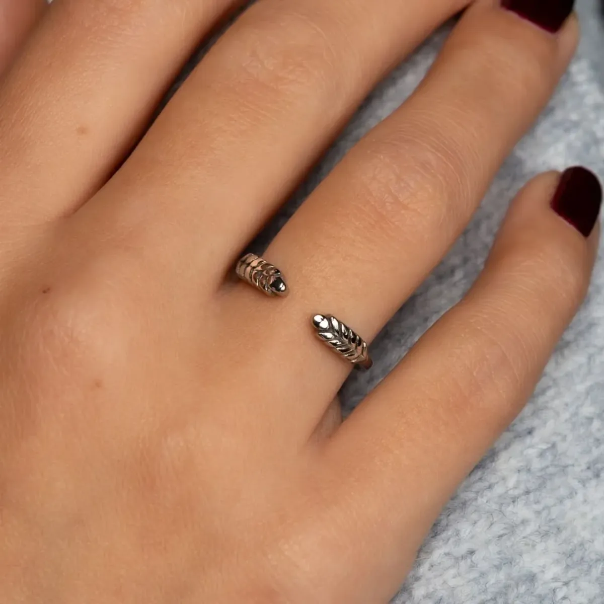 My Bendel Open ring met bladpatroon | Zilver 2 My Bendel My Bendel Open ring met bladpatroon | Zilver